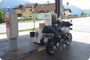 Tankstopp in Affenhausen