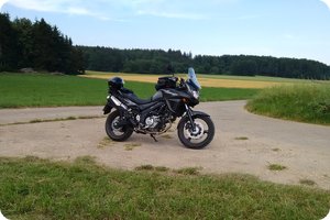 Suzuki DL 650 auf der Schwäbischen Alb