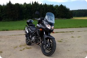 Suzuki DL 650 auf der Schwäbischen Alb