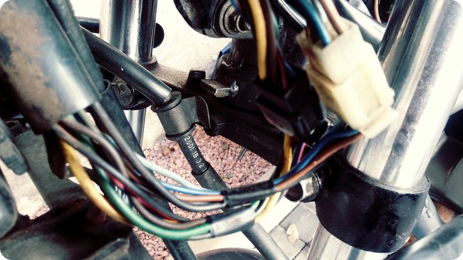 Hinter der Kanzel verbergen sich einige Kabel