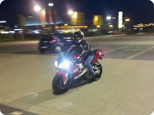 »Xenon Look« bei Nacht (nur Abblendlicht)