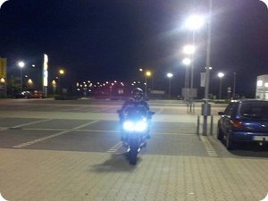 »Xenon Look« bei Nacht (nur Fernlicht)