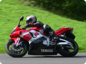 Yamaha R1 ohne zusätzliche Werbeaufklebern. Ein »cleaner look« passt besser zum Motorrad