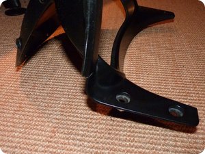 Ausgebaute Verkleidung mit Riss