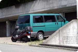 Honda CH 125 und VW T4 VR6