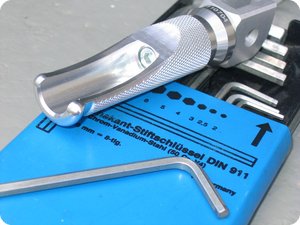 Benötigt: 4er Sechskantschlüssel