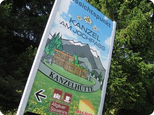 Der Aussichtspunkt (mit Touristen-Andenkenkramhütte)