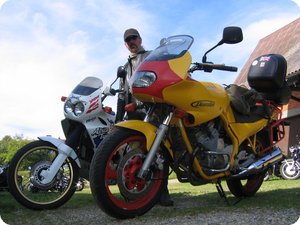 Ein wenig abseits abgestellt: XJ 600 S Diversion