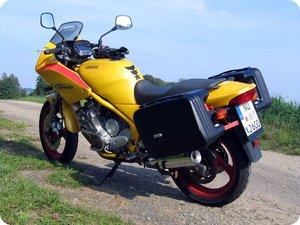 Yamaha XJ 600 S Diversion mit Koffern