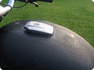 Tau auf dem Tank eines der Motorräder