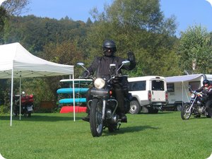 Im Convoi wird der Zeltplatz verlassen