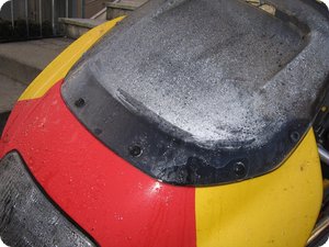 Mit Tau überzogene Kanzel einer XJ 600 S