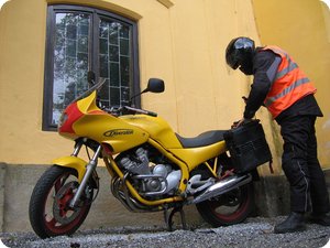 Nicht schön, dafür auffällig bei schlechtem Wetter