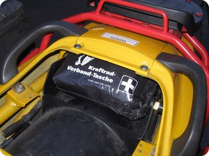 Das Verbandkissen für Österreich passt noch rein