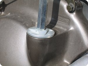 Vorsichtig und mit Gefühl festziehen