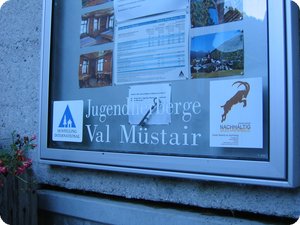 Schaukasten vor der Jugendherberge