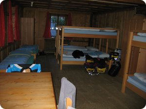 Blick in ein Mehrbettzimmer der Jugenherberge