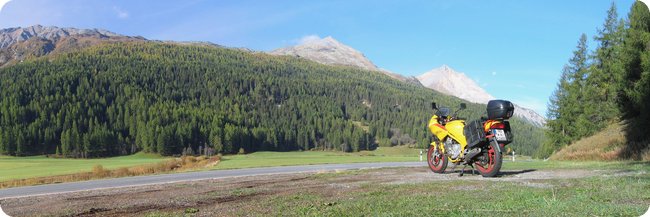 Panoramaaufnahme am Vormittag in der Schweiz