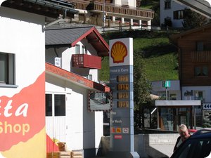 1,23 Euro für einen Liter Super (Samnaun)