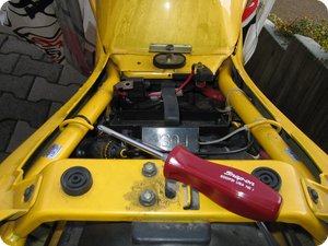 Leeres Batteriefach der Yamaha XJ 600 S