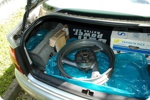 Felge der XJ im Kofferraum von meinem Audi A4