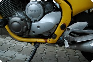 Mit montierter Ritzelabdeckung