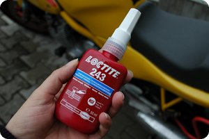 Loctite 243 (»blaue Schraubensicherung«)
