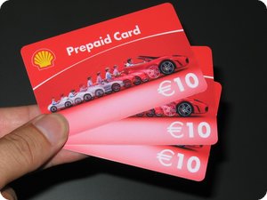 Drei Gutscheine in Höhe von 10 Euro (Shell)