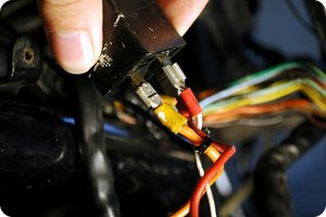 Über Leitung vom Abblendlicht geschaltet