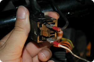 Am Schaltstromkreis: Leitung vom Lichtschalter