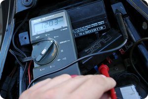 Spannung mit Multimeter messen