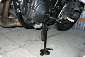 Seitenständer mit Unterlage