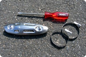 Hitzeschutzblech, Schlauchschellen und Werkzeug