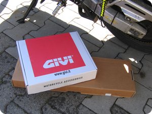 Geliefert wurde in zwei Pappkartons