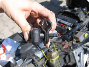 Konstruktion von GIVI: Klemmbefestigung am Rahmen