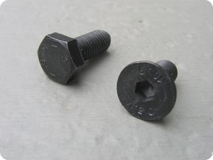 Schrauben mit Sechskant und Senkkopf