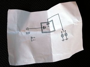 Sehr einfach gehalten: Mitgeliefertes Anschlussdiagramm