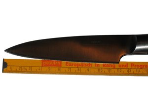 Die 12 cm lange Klinge des SLITBAR