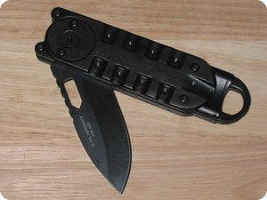Mittels Flipper geöffnetes Herbertz 1008