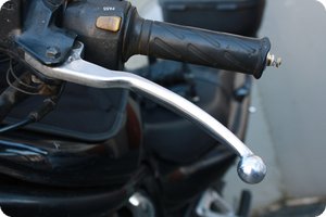 Der verbogene Kupplungshebel der GSF 1200