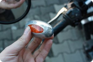 Die Schrammen am Lenkerendenblinker
