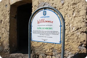 Informationsschild am Rastplatz »Göllesberg«