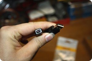 USB-A-Stecker und USB-Mini-B-Stecker