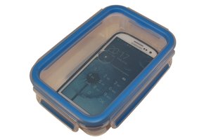 Staub- und wasserdicht verschlossen