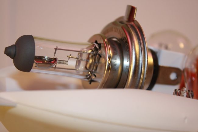 Das Philips H4 Leuchtmittel aus der Box