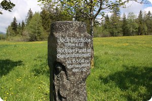Der Stein am Parkplatz »Joch-Passhöhe« (Oberjoch)