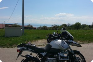 »Fleck« in der Mitte: Luftschiff über dem Bodensee