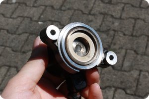 Die Rückseite vom Zylinder (Fett an der Aufnahme)