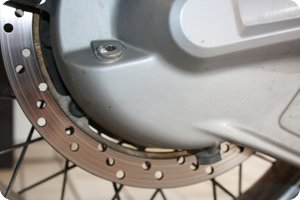 Die beiden Schrauben am HAG der R 1150 GS