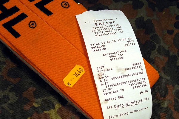 Preis des Hosenträgers: 16,40 Euro